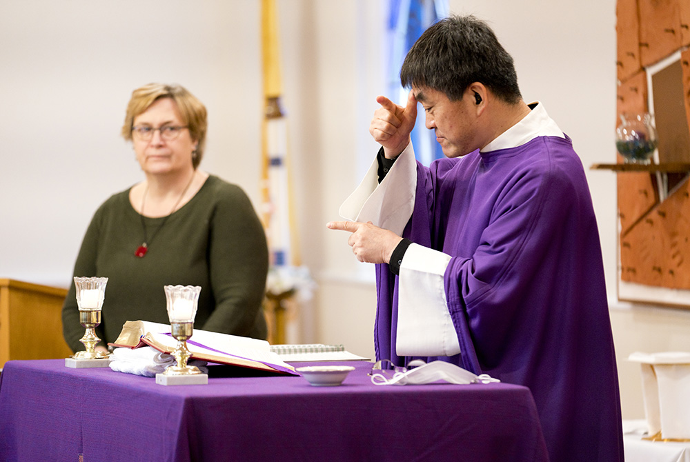 Gallaudet Universitys New Deaf Priest A Sign Of Renewal National